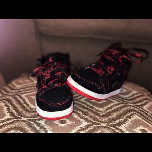 Nike Air Jordan Retro 1 Mid SE “Fearless”